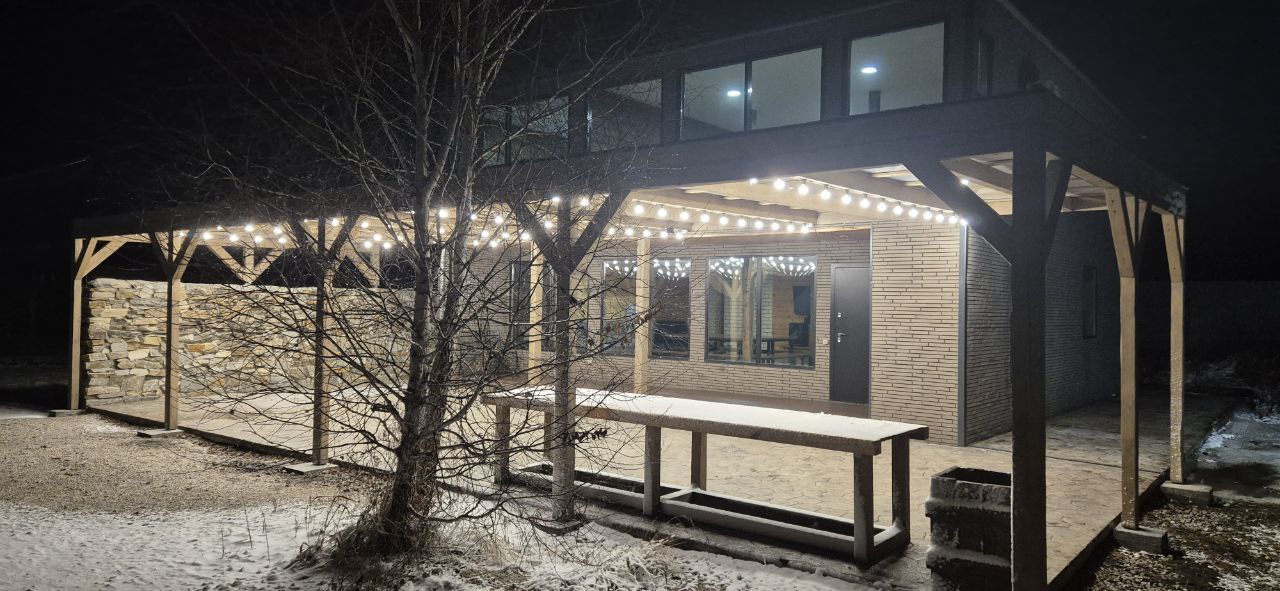 Снять коттедж дом №2 - Вид дома снаружи, зима, ночь, ракурс 5 Снять коттедж дом №2 - Вид дома снаружи, зима, ночь, ракурс 5